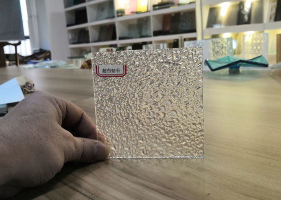 Cửa kính phòng tắm 12mm cường lực có hoa văn